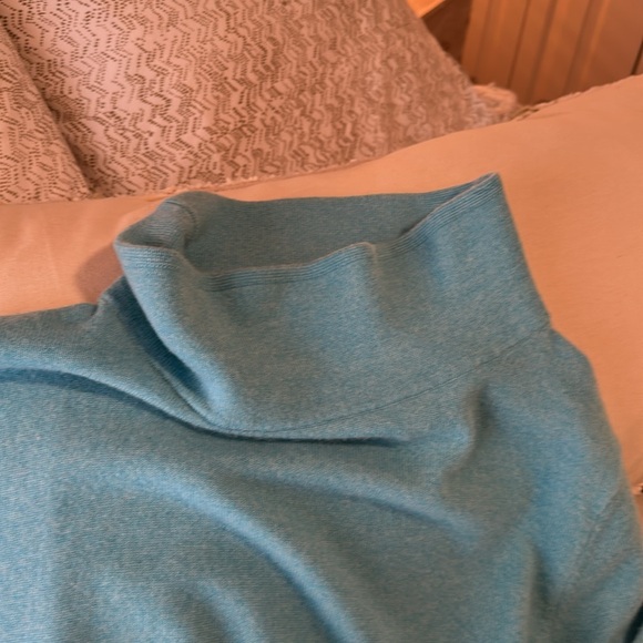 🐬 TALBOTS CASHMERE SWEATER 🐬 - Picture 6 of 6